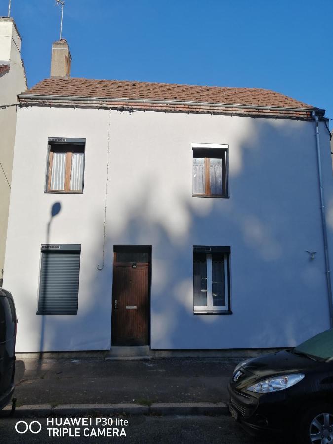 Studio Bleu Tout Equipe Avec Wifi Le Creusot Exterior foto